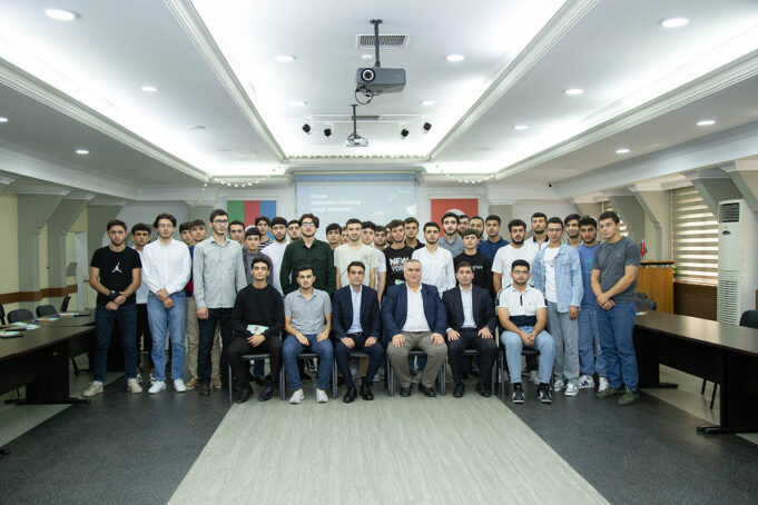 Gəncliyə Yardım Fondunun Prezidenti Ahmet Tecim Gənclərlə Görüşüb