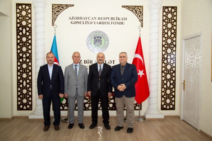 Məşhur Teleaparıcı Gəncliyə Yardım Fondunun Qonağı Olub