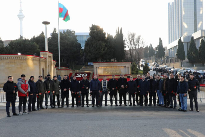 GYF Kollektivi Şəhidlər Xiyabanını Ziyarət Edib