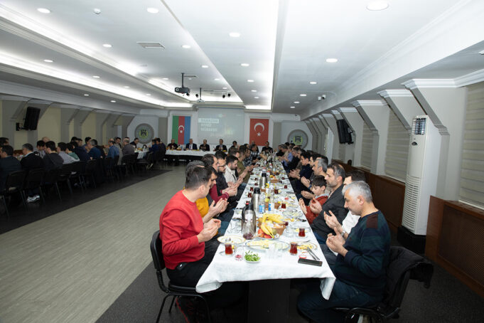 GYF-də Ənənəvi İftar Süfrələri Davam Edir