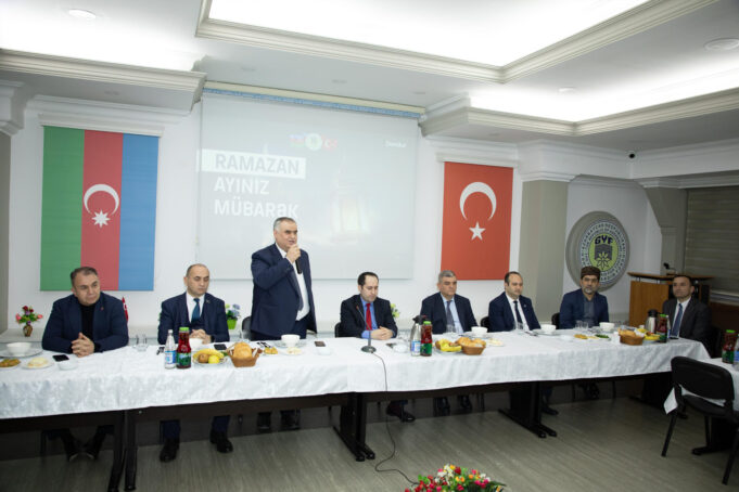 Elm Adamları GYF-nin Ənənəvi İftar Süfrəsində Bir Araya Gəldi