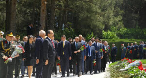 GYF-nin Nümayənləri Ümummilli Lider Heydər Əliyevin Məzarını Ziyarət Edib