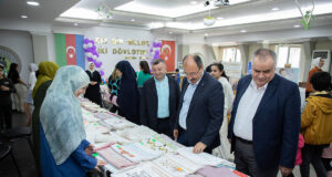 T. C. Bakı Böyükelçisi Əl İşləri Xeyriyyə Sərgisini Ziyarət Edib