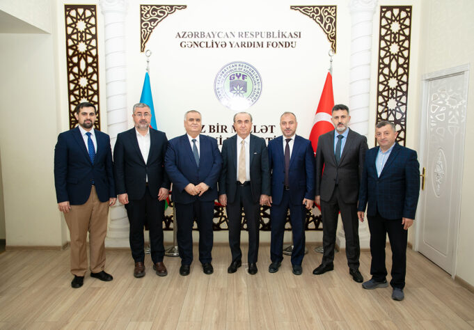 Türkiyənin Məşhur İş Adamı Gəncliyə Yardım Fondunu Ziyarət Edib