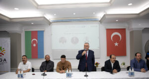 Türkiyəli Məşhur Futbolçu Mesut Özil BİGA Tələbələri İlə Görüşüb