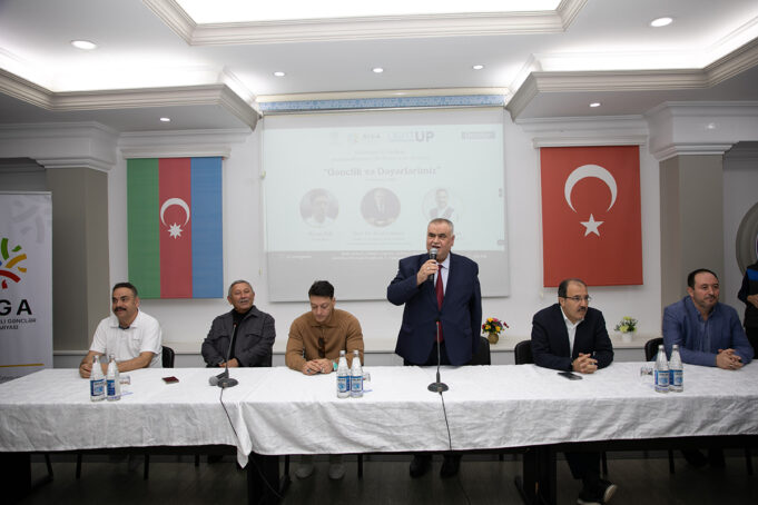 Türkiyəli Məşhur Futbolçu Mesut Özil BİGA Tələbələri İlə Görüşüb