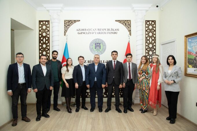 Türk Dünyasının Gənc Yazarları Gəncliyə Yardım Fondunu Ziyarət Edib