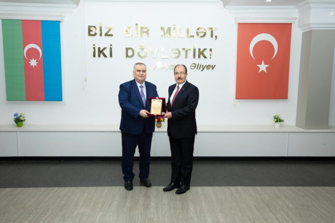 Türkiyənin Fövqəladə və Səlahiyyərtli Səfiri Doç. Dr. Cahit Bağcı Gəncliyə Yardım Fondunu Ziyarət Edib