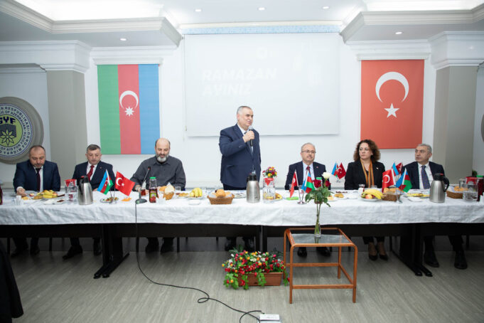 Türkiyənin Azərbaycandakı Səfiri Gəncliyə Yardım Fondunun Ənənəvi İftar Süfrəsində İştirak Edib
