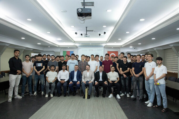 BİGA-da “Müasir Gəncin Dünya Rəhbəri” Adlı Seminar Keçirilib