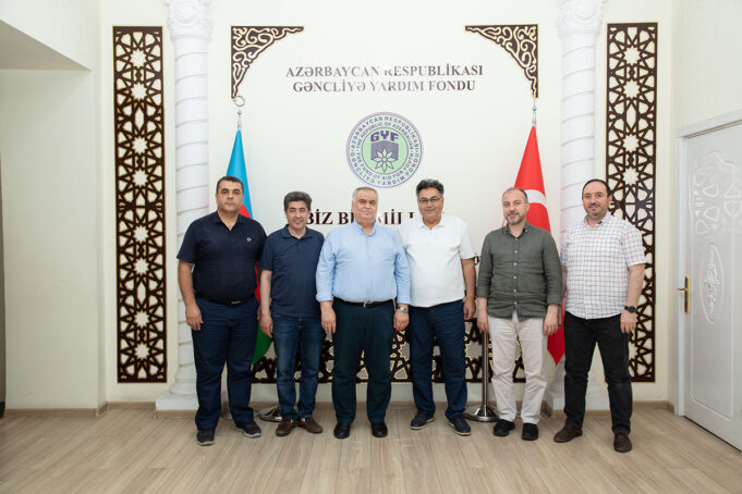 Türkiyənin Mühacir Yazıçısı Orxan Aras Gəncliyə Yardım Fondunu Ziyarət Edib