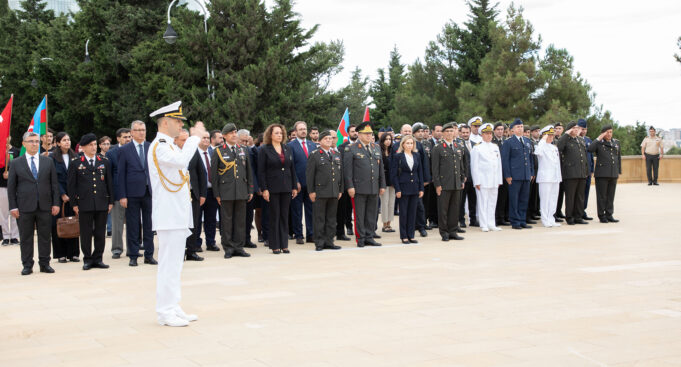 Bakının İşğaldan Azad Olunması Münasibətilə Türk Şəhidliyi Abidəsi Ziyarət Olunub