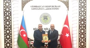 Tanınmış Jurnalist Azər Həsrət Gəncliyə Yardım Fondunun Qonağı Olub