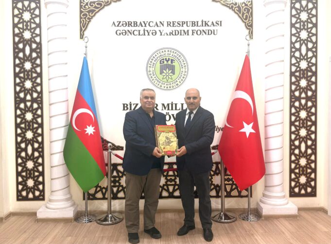 Tanınmış Jurnalist Azər Həsrət Gəncliyə Yardım Fondunun Qonağı Olub