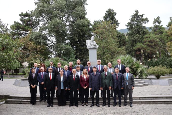 Bəxtiyar Vahabzadənin Dostları Şəkidə Beynəlxalq Simpoziumda Birləşdi