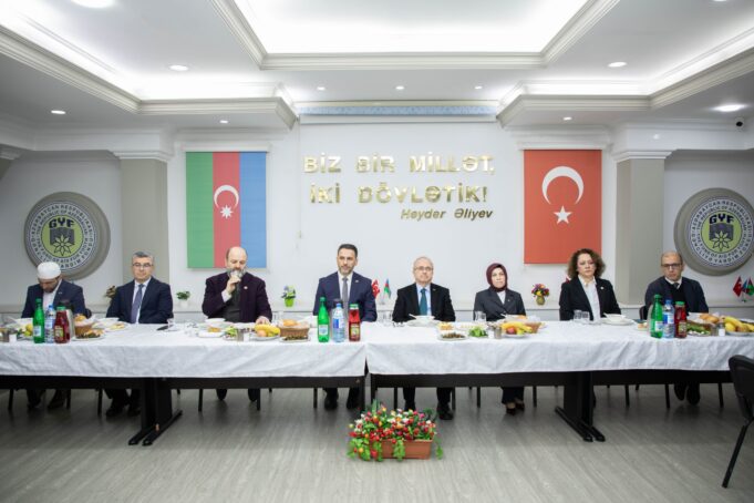 Türkiyənin Azərbaycandakı Səfiri Gəncliyə Yardım Fondunun Ənənəvi İftar Süfrəsində İştirak Edib