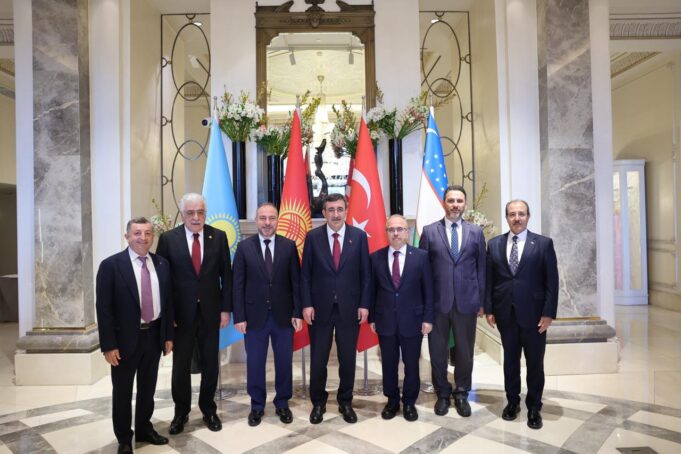 Gəncliyə Yardım Fondunun Rəhbərliyi Türkiyənin Vitse-prezidenti Cevdet Yılmazla Görüşüb