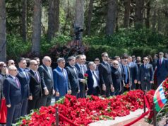 GYF rəhbərliyi Ümummilli Lider Heydər Əliyevin məzarını ziyarət edib