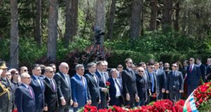 GYF rəhbərliyi Ümummilli Lider Heydər Əliyevin məzarını ziyarət edib