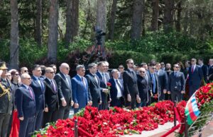 GYF rəhbərliyi Ümummilli Lider Heydər Əliyevin məzarını ziyarət edib